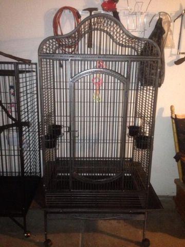 Very nice parrot cage