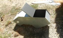Feather Farm Nest Box Never used still has box.
EXCELLENT Condition!
Was $200 for Box with shipping
Advance design promotes additional security for better breeding. Allows for breeding inside the nest box. Three inspection doors. Two rear inspection